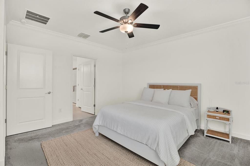 For Sale: $230,000 (2 beds, 2 baths, 1405 Square Feet)