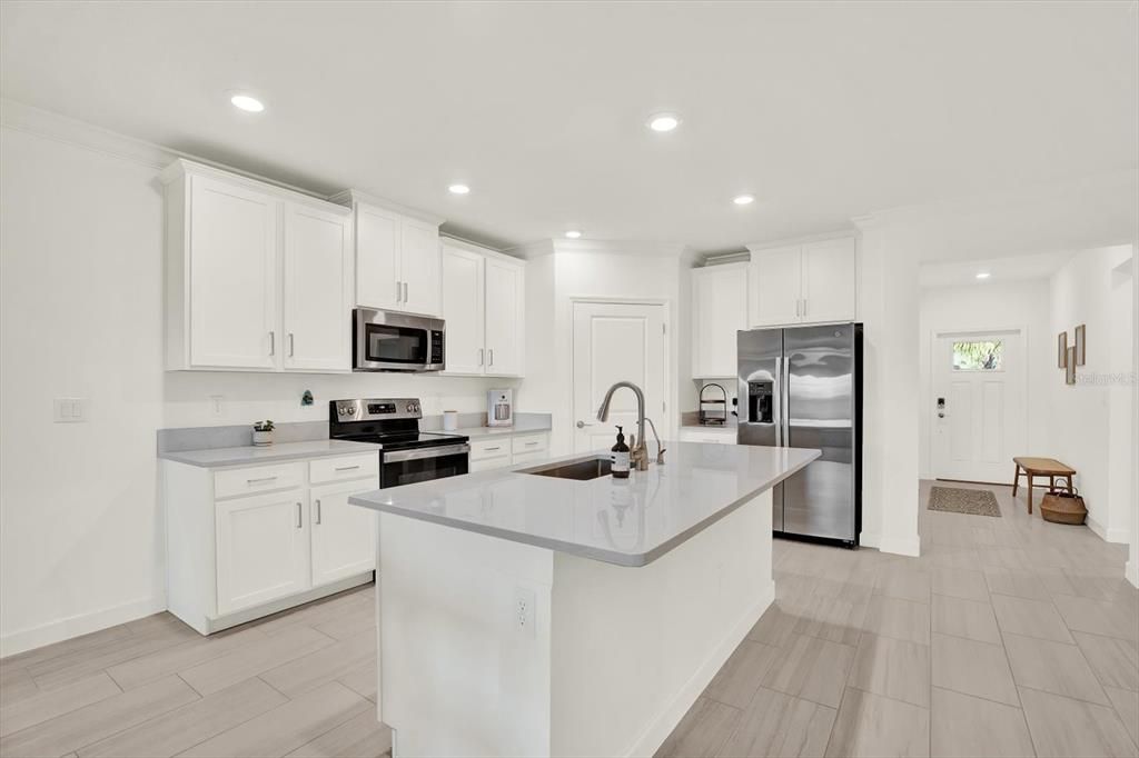 For Sale: $230,000 (2 beds, 2 baths, 1405 Square Feet)