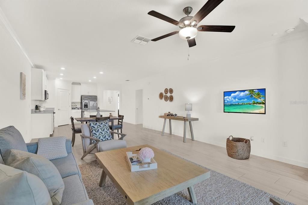 For Sale: $230,000 (2 beds, 2 baths, 1405 Square Feet)