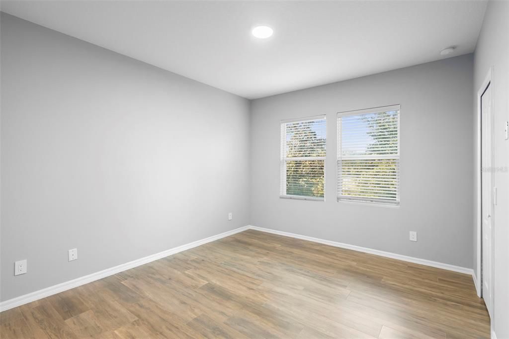 For Sale: $299,000 (3 beds, 2 baths, 1279 Square Feet)