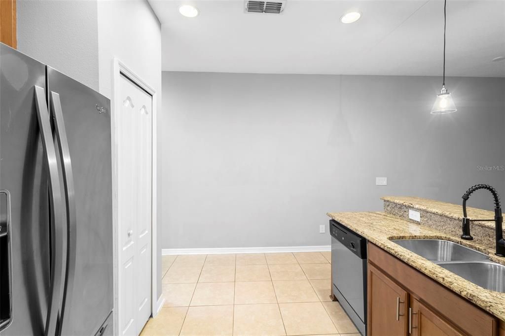 For Sale: $299,000 (3 beds, 2 baths, 1279 Square Feet)