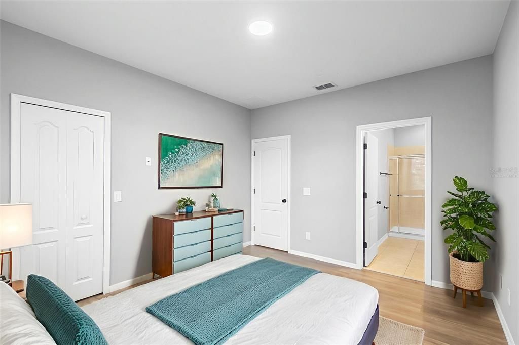 For Sale: $299,000 (3 beds, 2 baths, 1279 Square Feet)