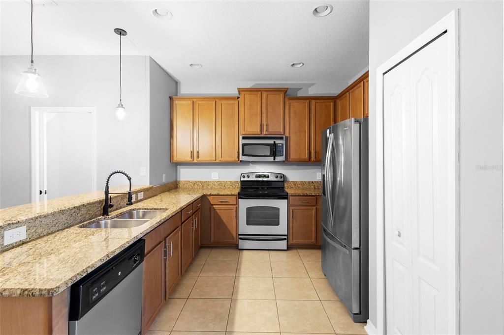 For Sale: $299,000 (3 beds, 2 baths, 1279 Square Feet)