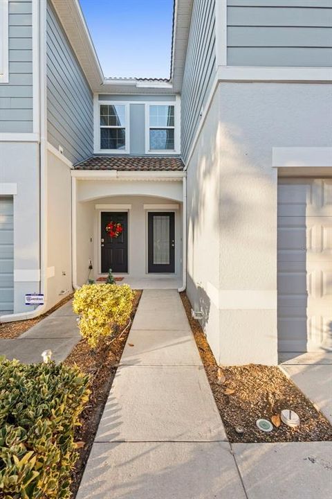 For Sale: $299,000 (3 beds, 2 baths, 1279 Square Feet)