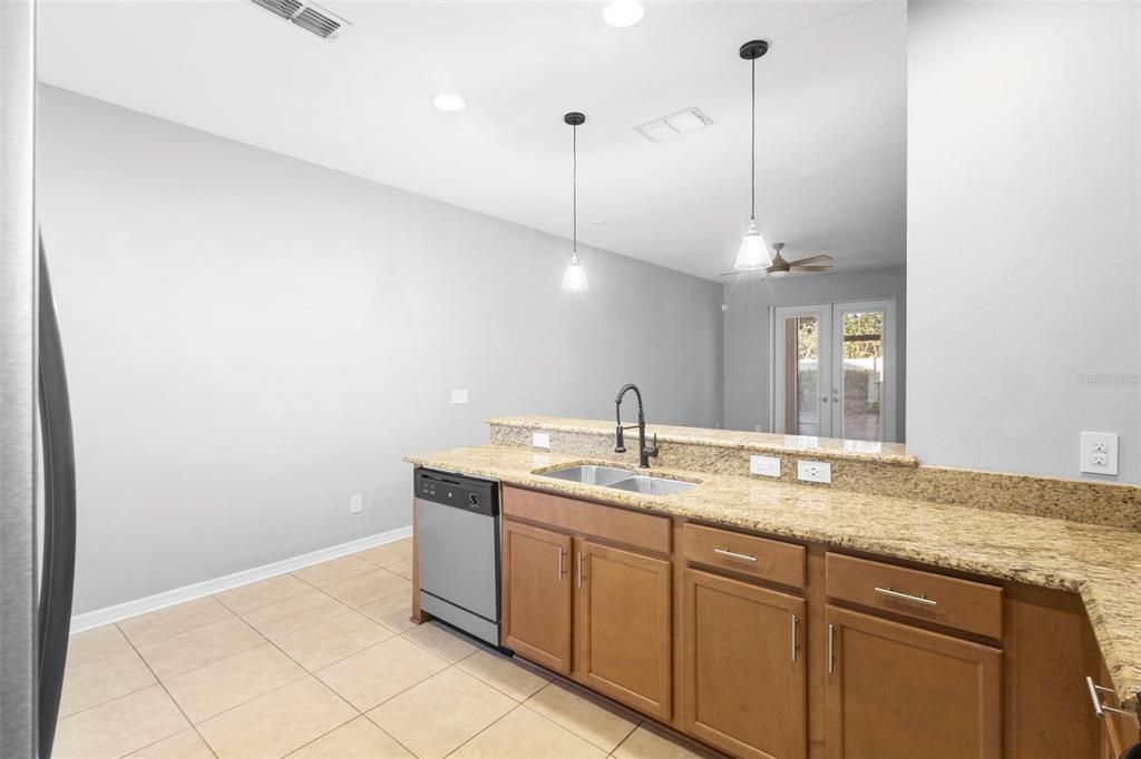 For Sale: $299,000 (3 beds, 2 baths, 1279 Square Feet)