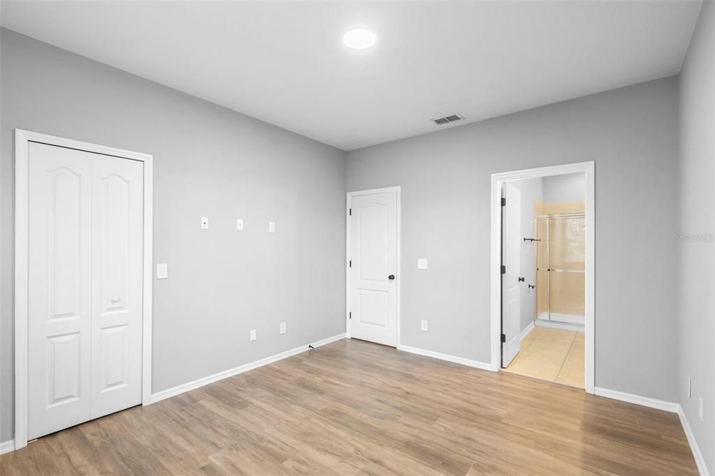 For Sale: $299,000 (3 beds, 2 baths, 1279 Square Feet)