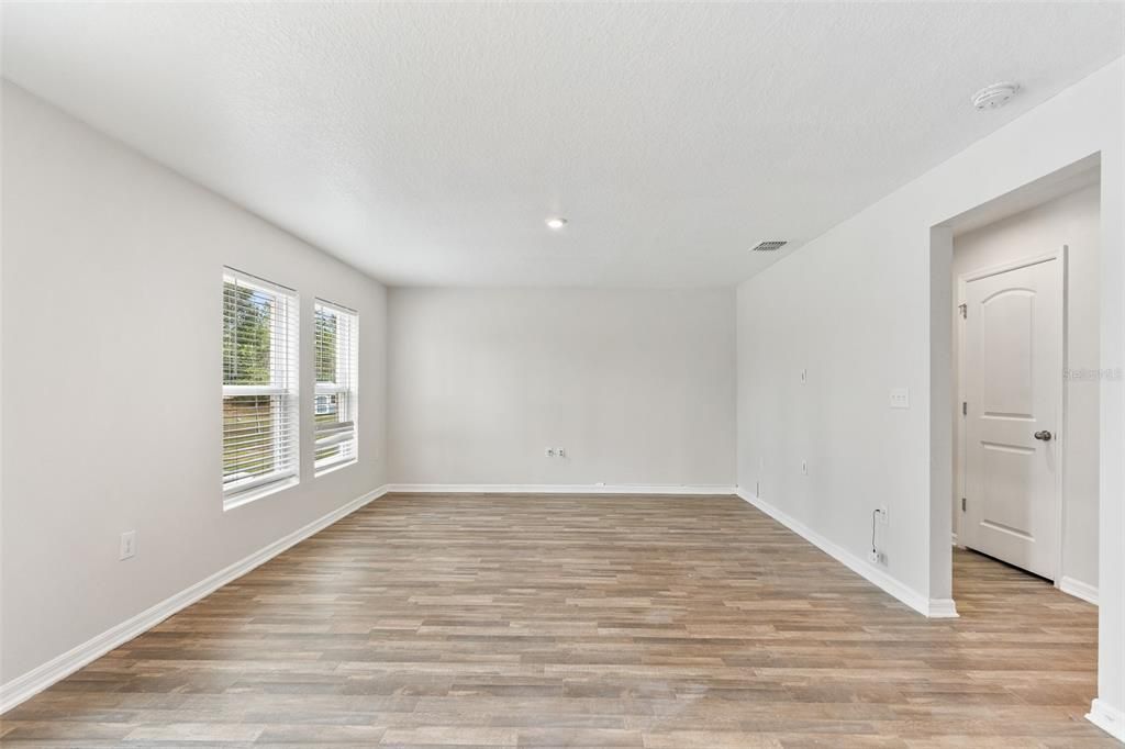 For Sale: $315,000 (4 beds, 2 baths, 2114 Square Feet)