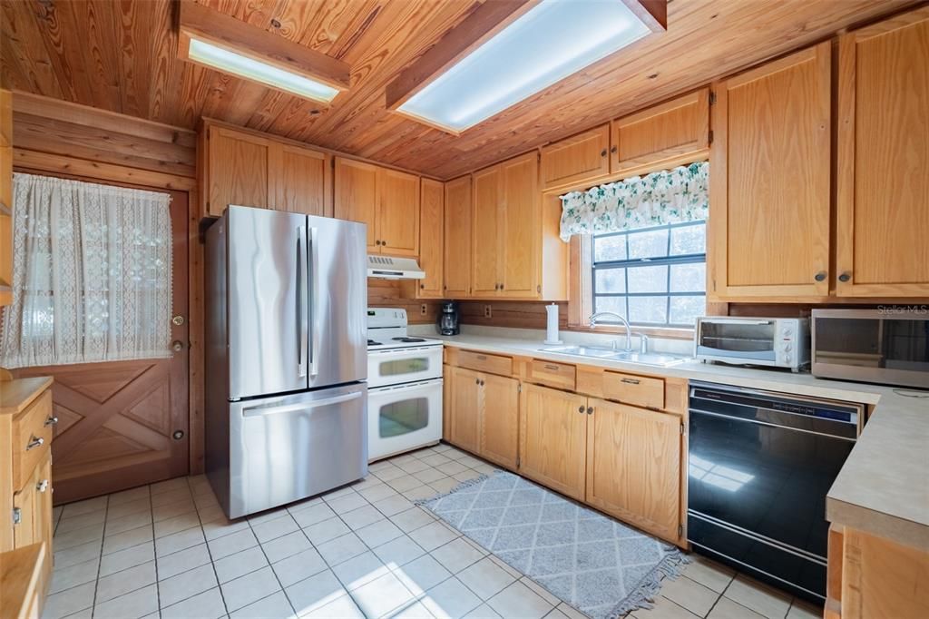 For Sale: $475,000 (3 beds, 2 baths, 1632 Square Feet)