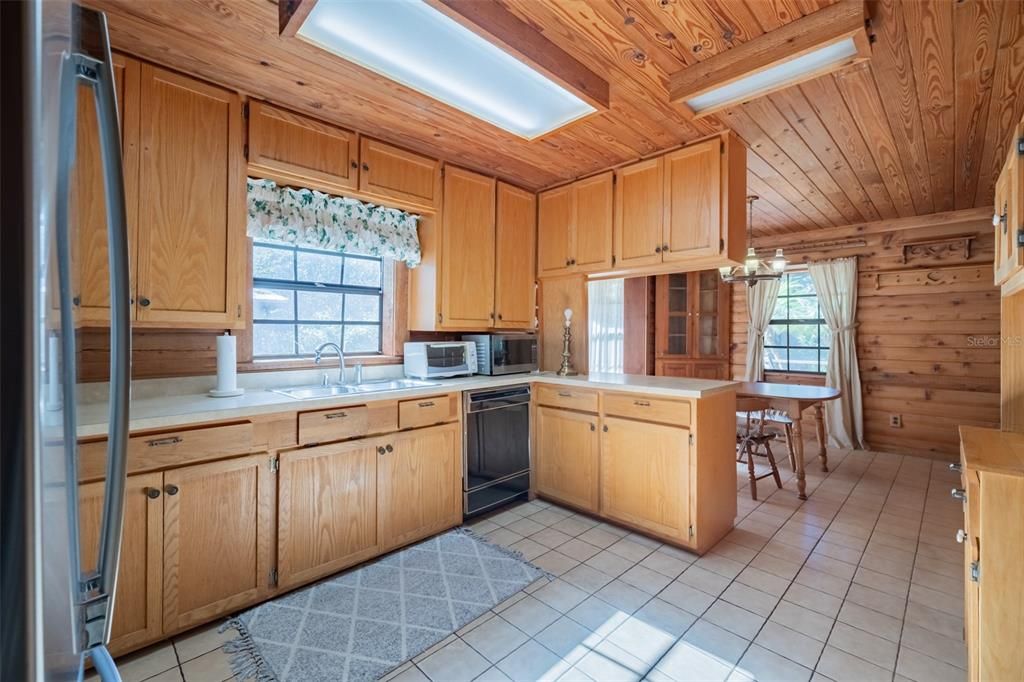 For Sale: $475,000 (3 beds, 2 baths, 1632 Square Feet)