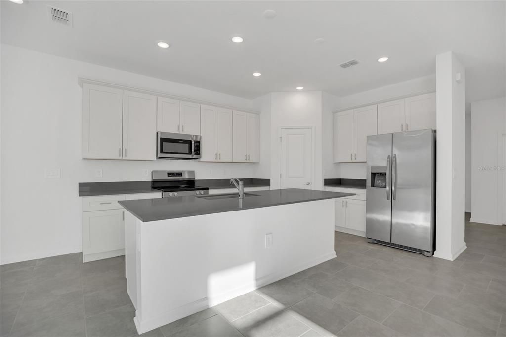 На продажу: $535,000 (4 спален, 3 ванн, 2445 Квадратных фут)