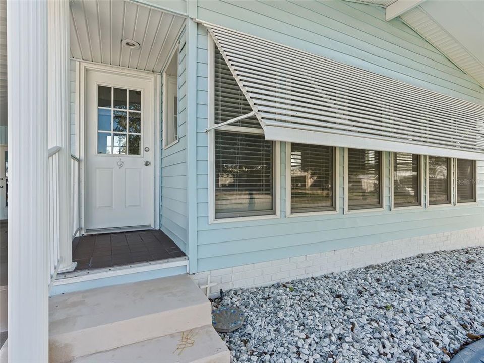 For Sale: $225,000 (2 beds, 2 baths, 1384 Square Feet)