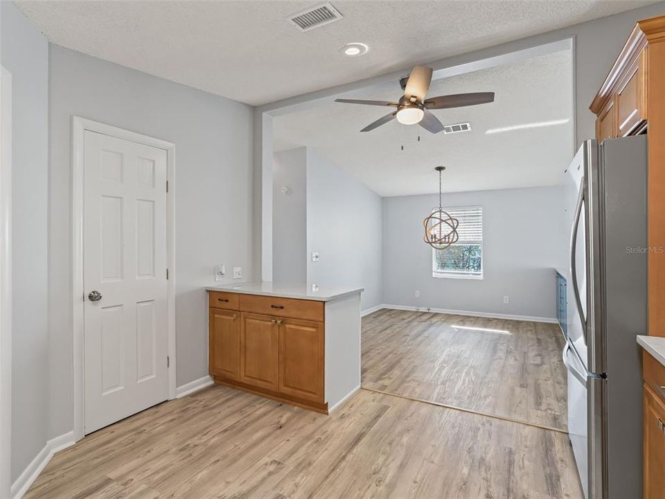 For Sale: $225,000 (2 beds, 2 baths, 1384 Square Feet)