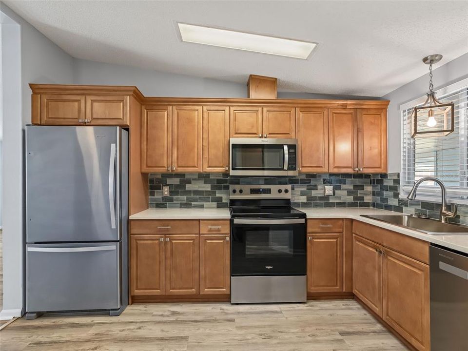 For Sale: $225,000 (2 beds, 2 baths, 1384 Square Feet)