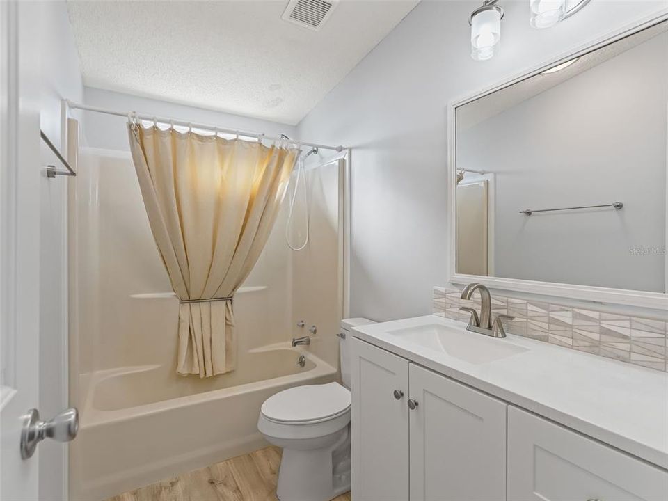 For Sale: $225,000 (2 beds, 2 baths, 1384 Square Feet)