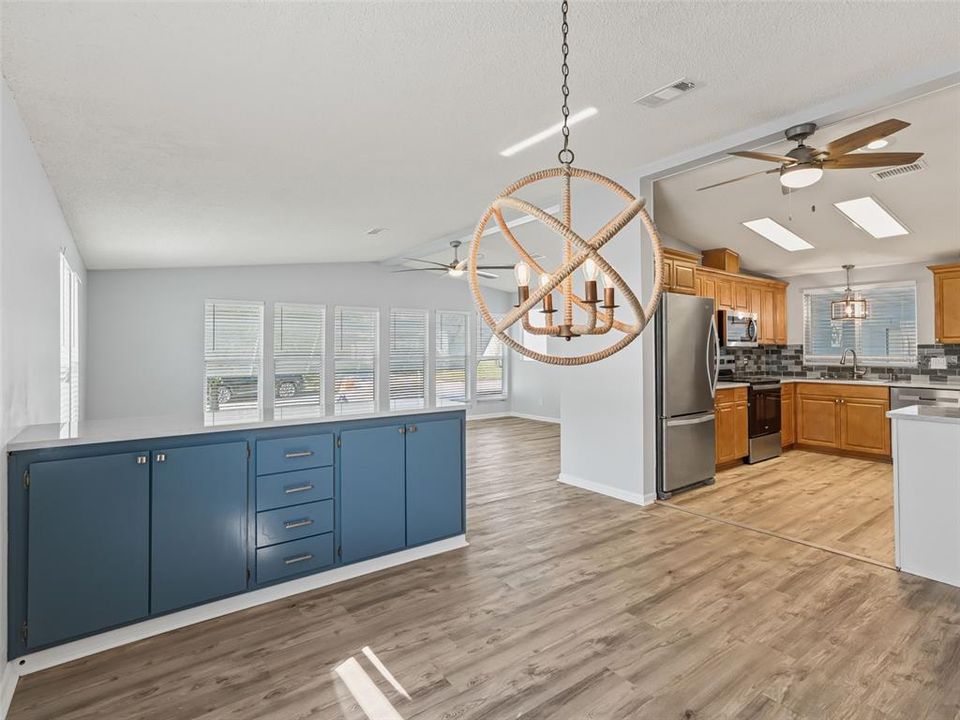 For Sale: $225,000 (2 beds, 2 baths, 1384 Square Feet)