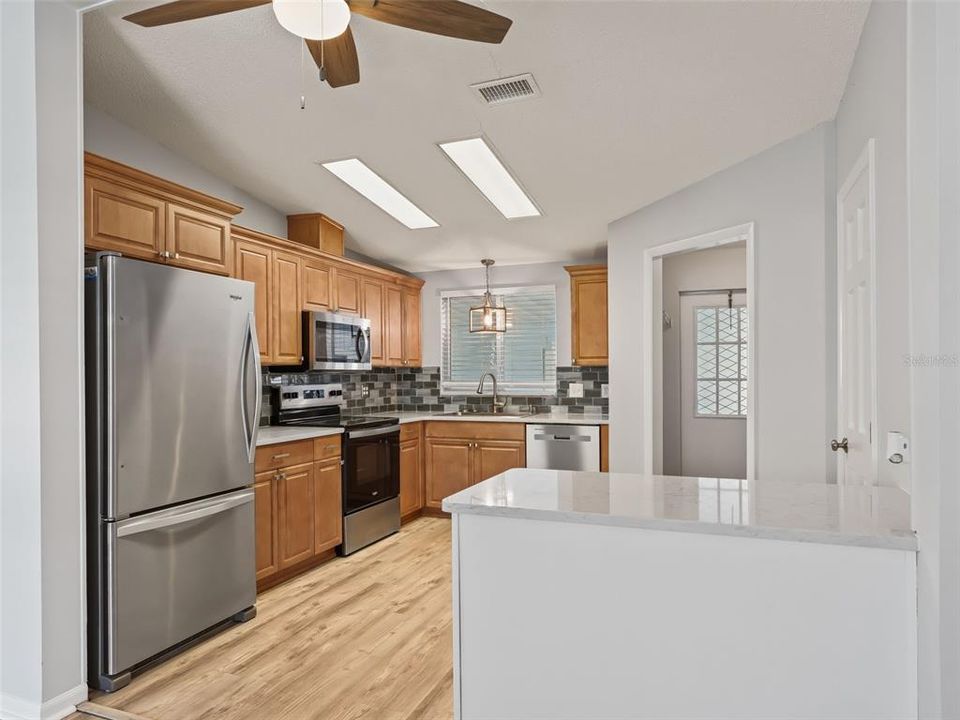 For Sale: $225,000 (2 beds, 2 baths, 1384 Square Feet)