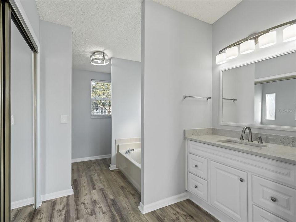 For Sale: $225,000 (2 beds, 2 baths, 1384 Square Feet)