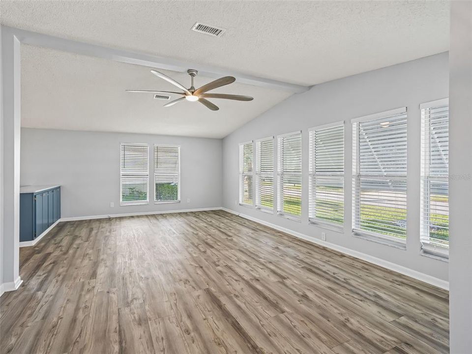 For Sale: $225,000 (2 beds, 2 baths, 1384 Square Feet)