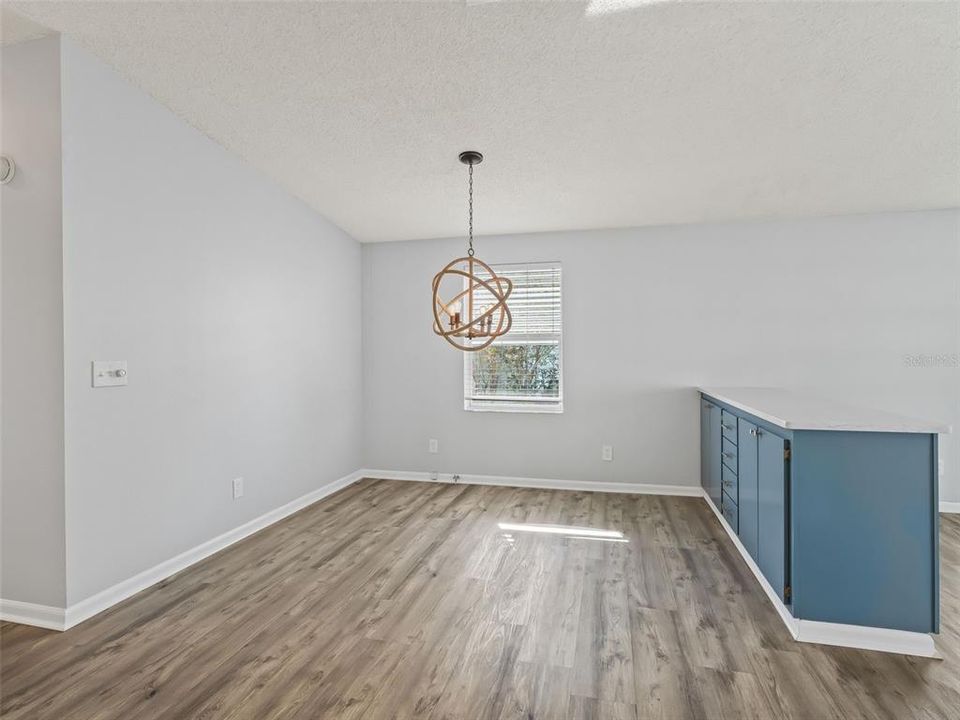 For Sale: $225,000 (2 beds, 2 baths, 1384 Square Feet)