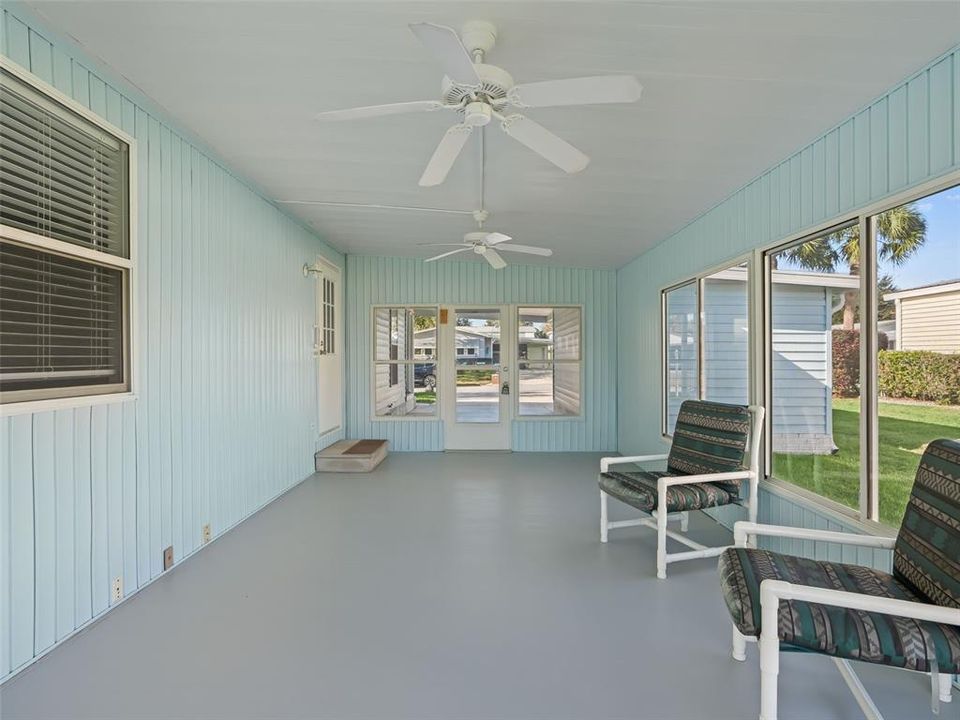 For Sale: $225,000 (2 beds, 2 baths, 1384 Square Feet)