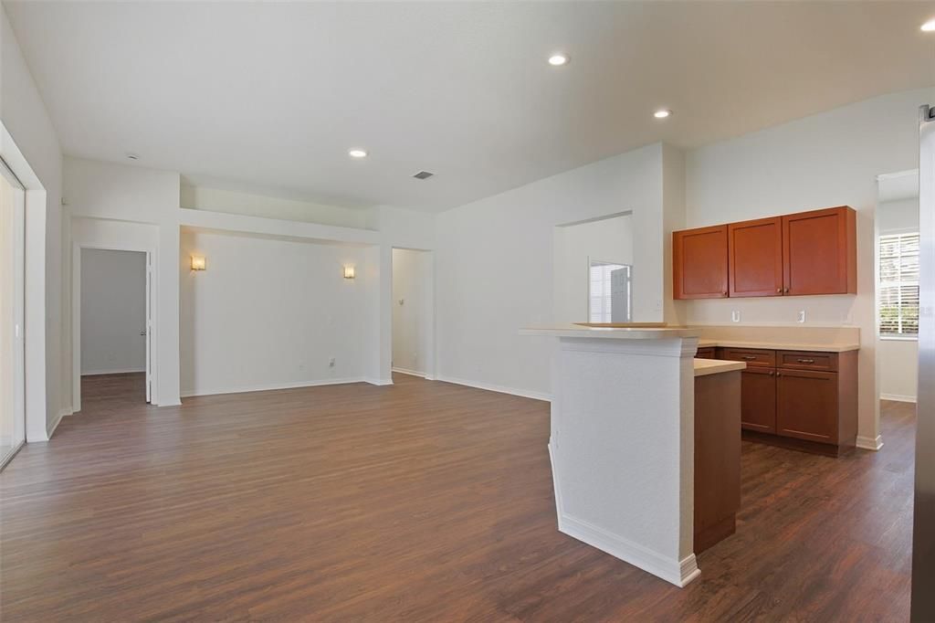 For Sale: $314,900 (4 beds, 2 baths, 1802 Square Feet)