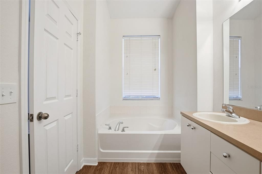 For Sale: $314,900 (4 beds, 2 baths, 1802 Square Feet)