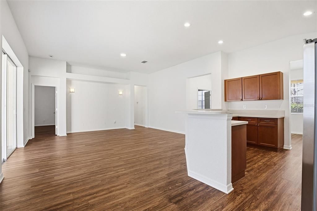 For Sale: $314,900 (4 beds, 2 baths, 1802 Square Feet)