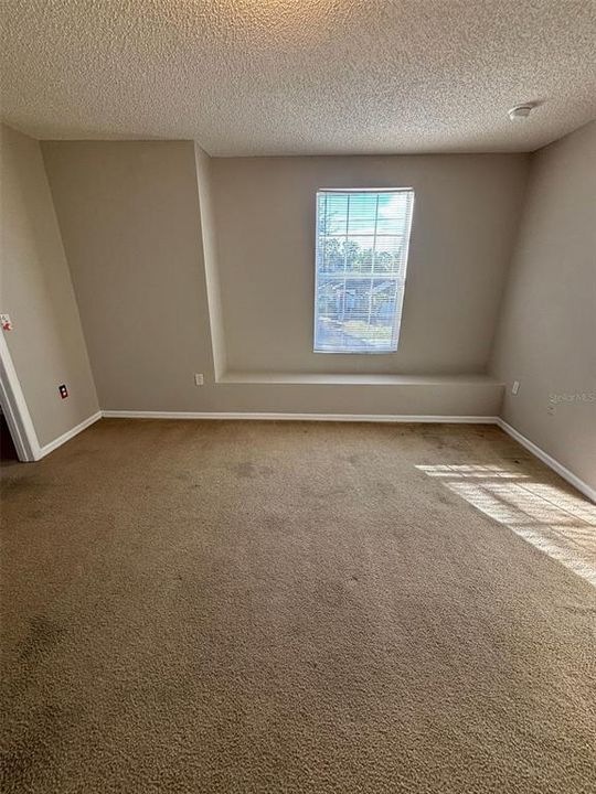For Rent: $2,000 (4 beds, 2 baths, 2113 Square Feet)