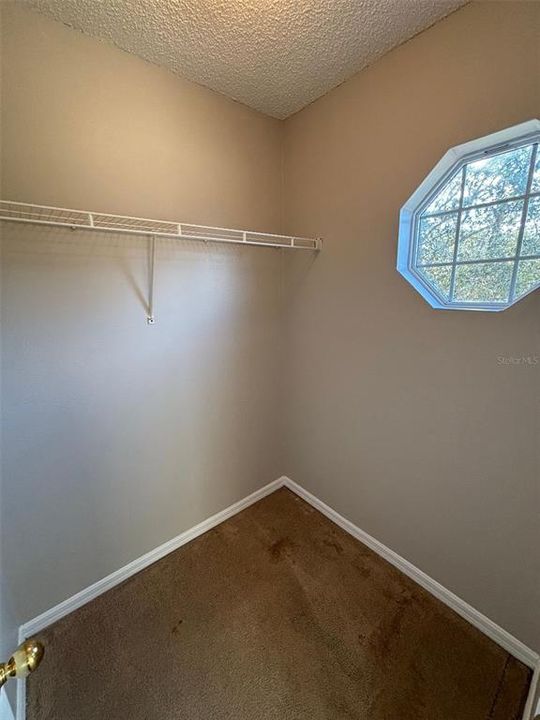 For Rent: $2,000 (4 beds, 2 baths, 2113 Square Feet)