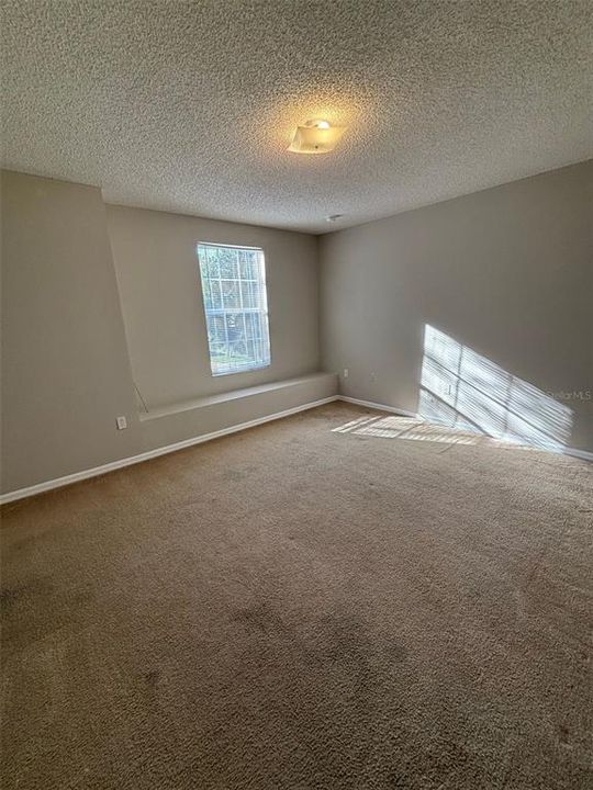 For Rent: $2,000 (4 beds, 2 baths, 2113 Square Feet)