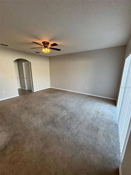 For Rent: $2,000 (4 beds, 2 baths, 2113 Square Feet)