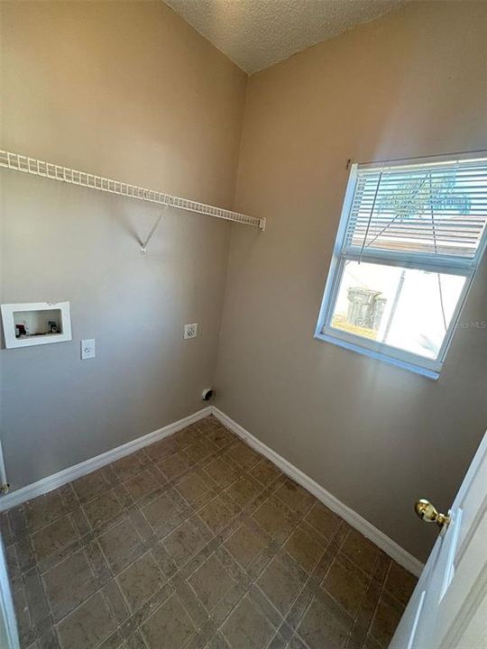 For Rent: $2,000 (4 beds, 2 baths, 2113 Square Feet)