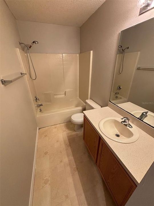 For Rent: $2,000 (4 beds, 2 baths, 2113 Square Feet)