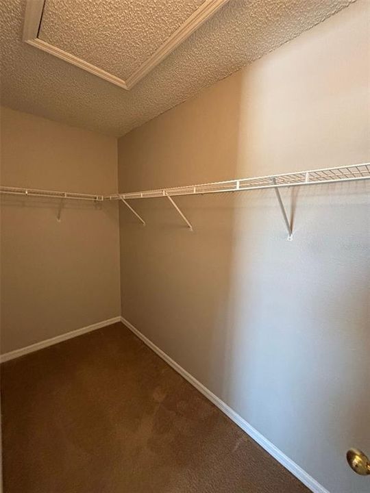 For Rent: $2,000 (4 beds, 2 baths, 2113 Square Feet)