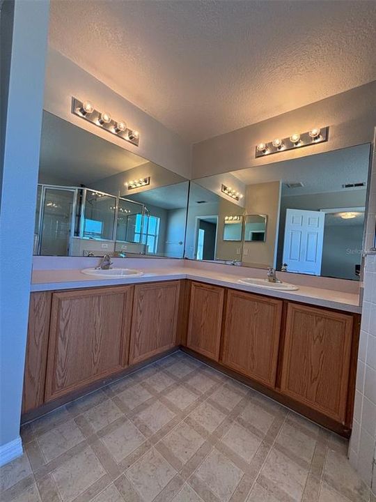 For Rent: $2,000 (4 beds, 2 baths, 2113 Square Feet)