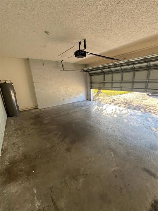 For Rent: $2,000 (4 beds, 2 baths, 2113 Square Feet)