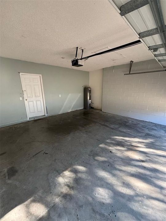 For Rent: $2,000 (4 beds, 2 baths, 2113 Square Feet)