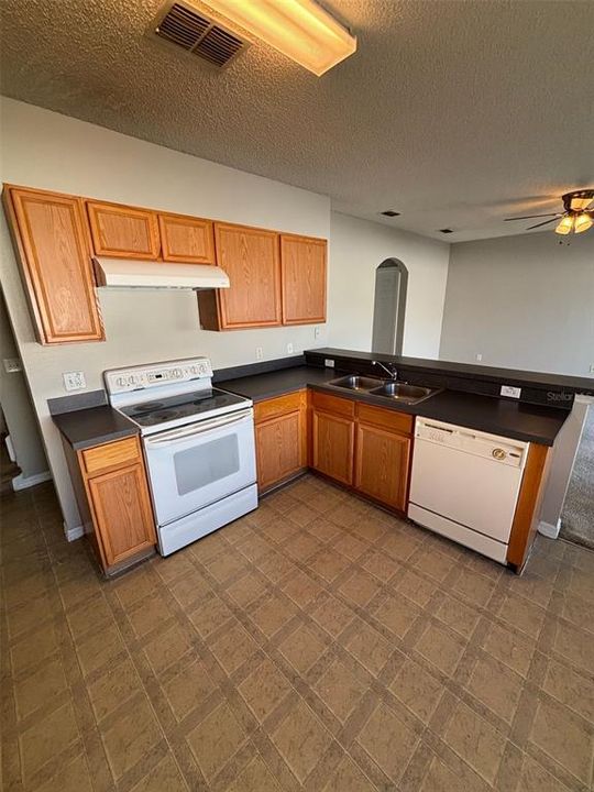 For Rent: $2,000 (4 beds, 2 baths, 2113 Square Feet)
