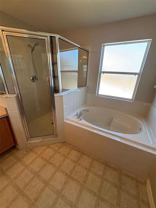 For Rent: $2,000 (4 beds, 2 baths, 2113 Square Feet)