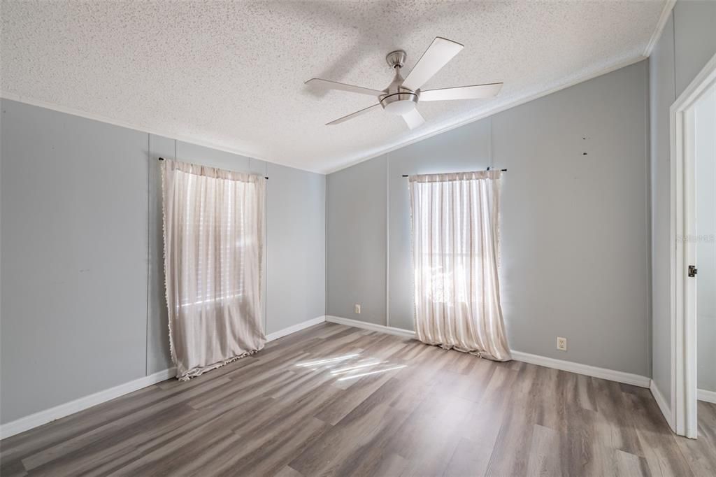 For Sale: $365,000 (4 beds, 2 baths, 2002 Square Feet)