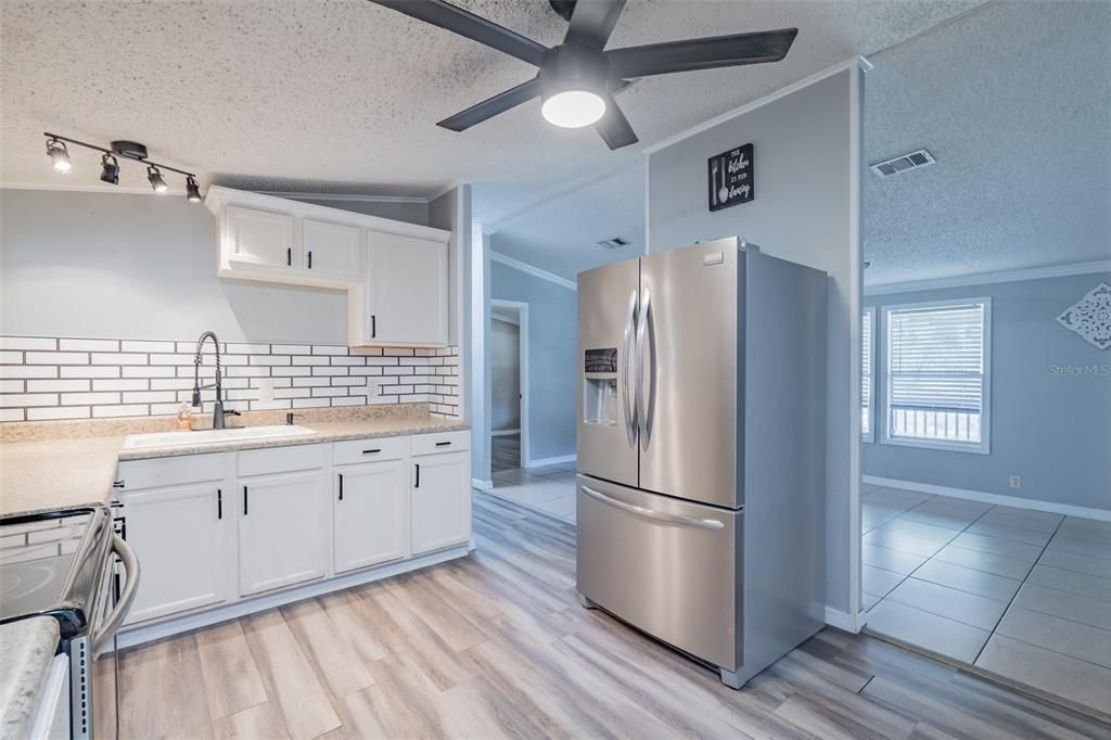 For Sale: $365,000 (4 beds, 2 baths, 2002 Square Feet)