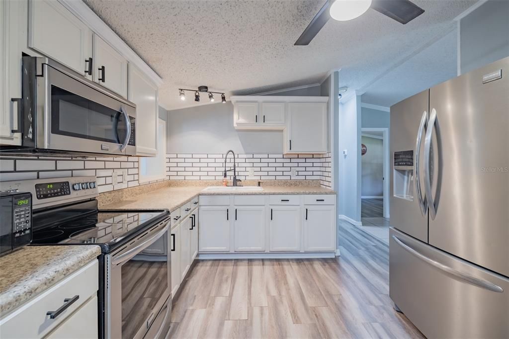 For Sale: $365,000 (4 beds, 2 baths, 2002 Square Feet)