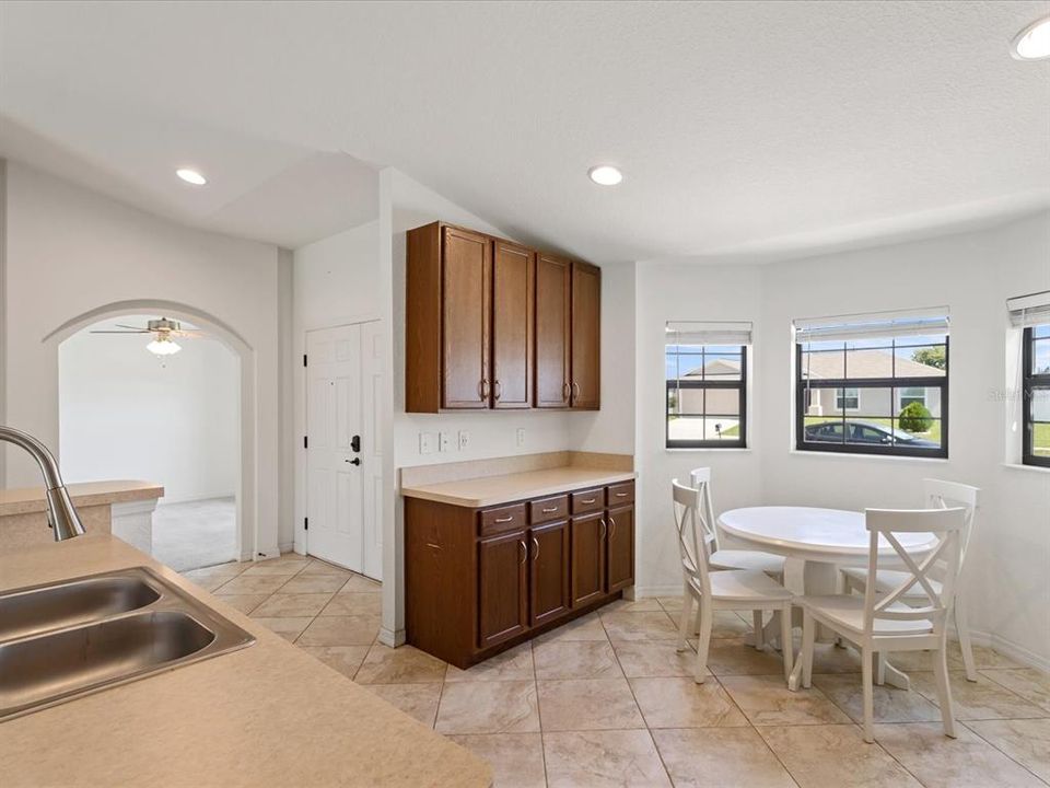 待售: $295,000 (3 贝兹, 2 浴室, 1855 平方英尺)