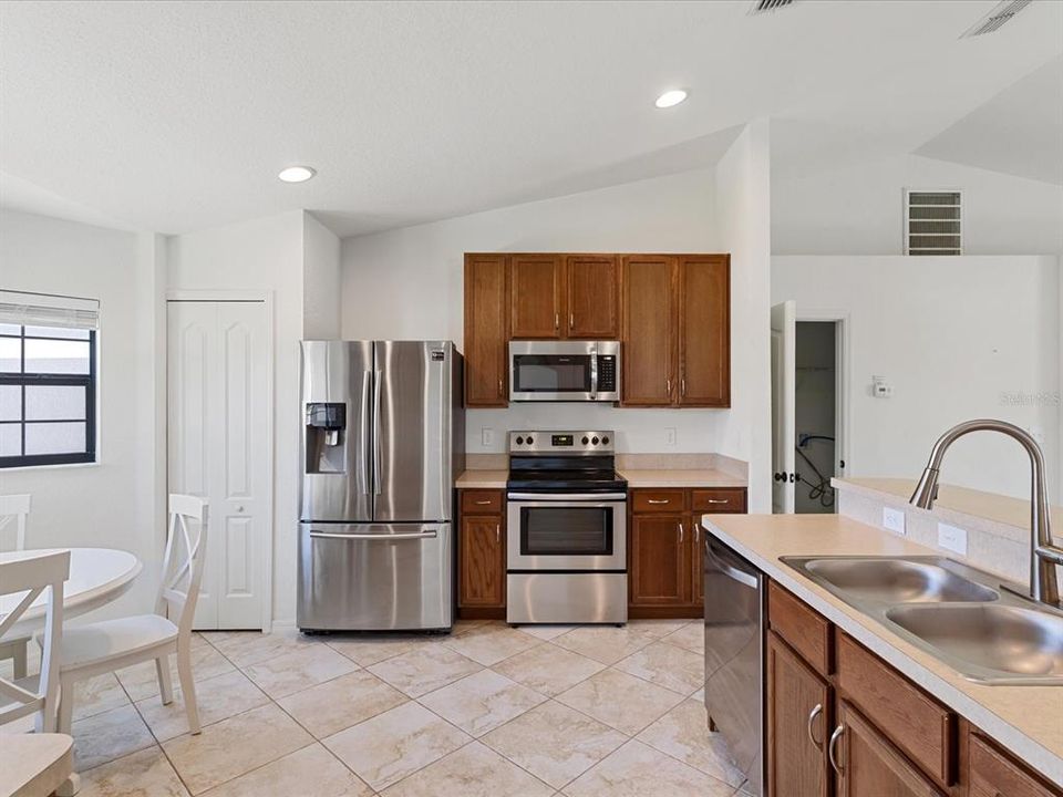 待售: $295,000 (3 贝兹, 2 浴室, 1855 平方英尺)