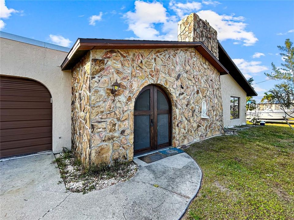 For Sale: $345,000 (2 beds, 2 baths, 1560 Square Feet)