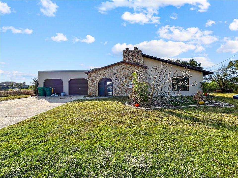 For Sale: $345,000 (2 beds, 2 baths, 1560 Square Feet)