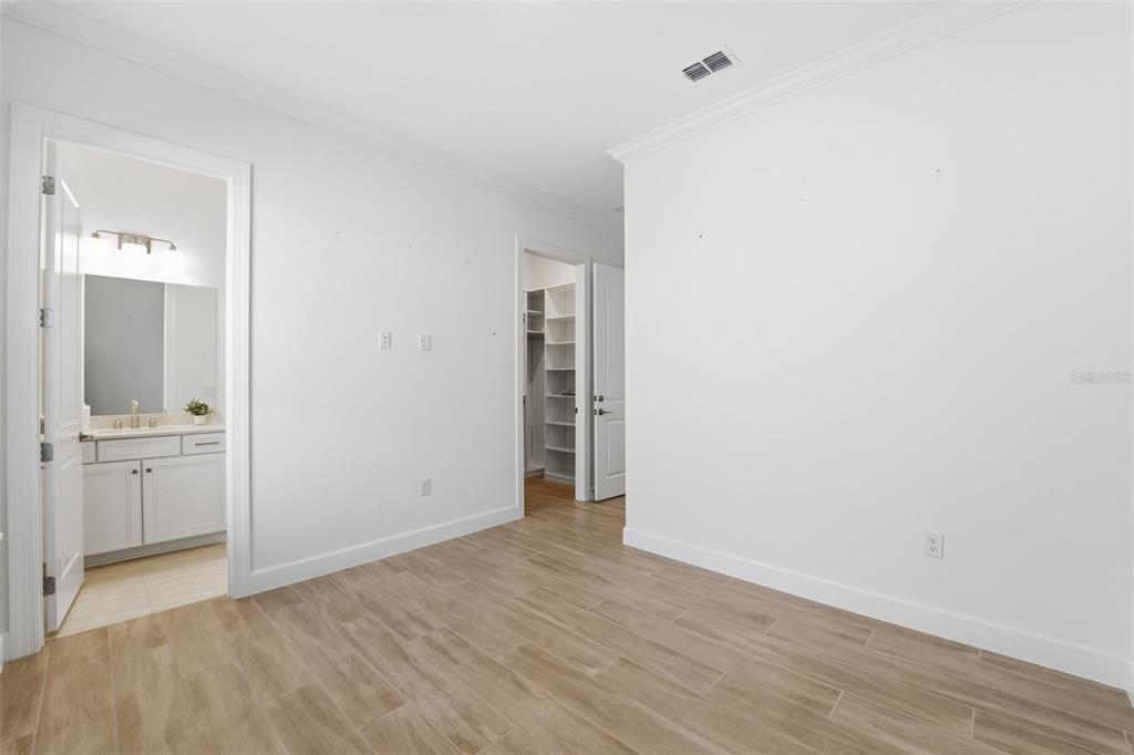 En Venta: $850,000 (3 camas, 3 baños, 2438 Pies cuadrados)