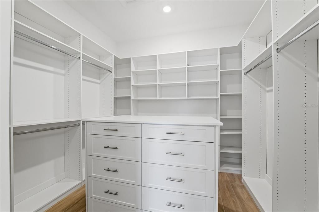 En Venta: $850,000 (3 camas, 3 baños, 2438 Pies cuadrados)