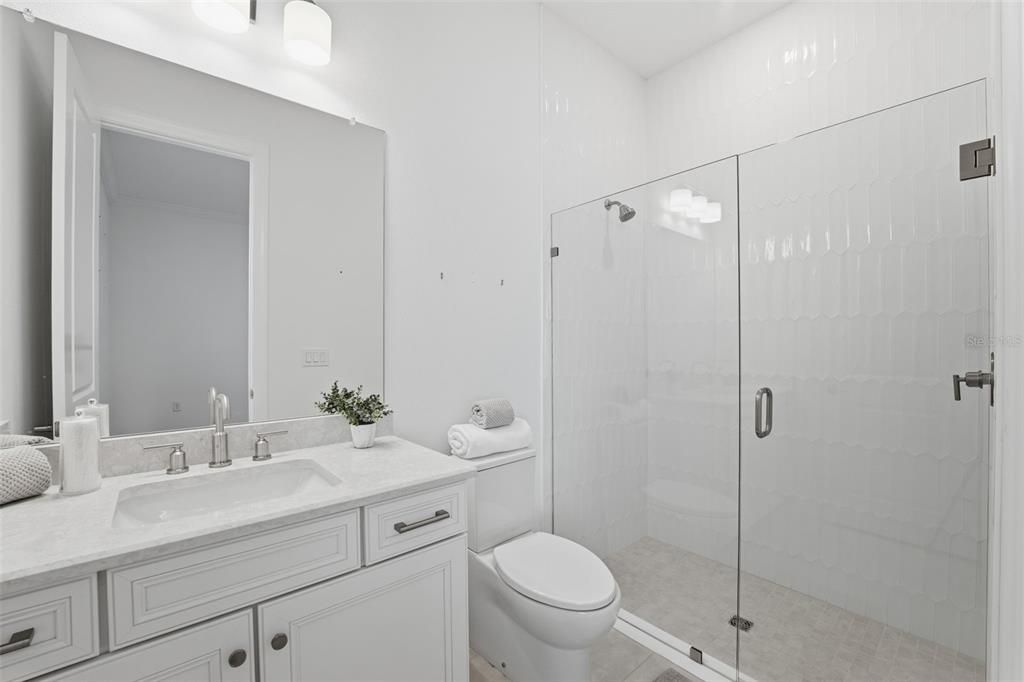 En Venta: $850,000 (3 camas, 3 baños, 2438 Pies cuadrados)