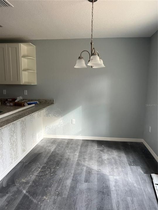 На продажу: $199,900 (2 спален, 1 ванн, 1039 Квадратных фут)